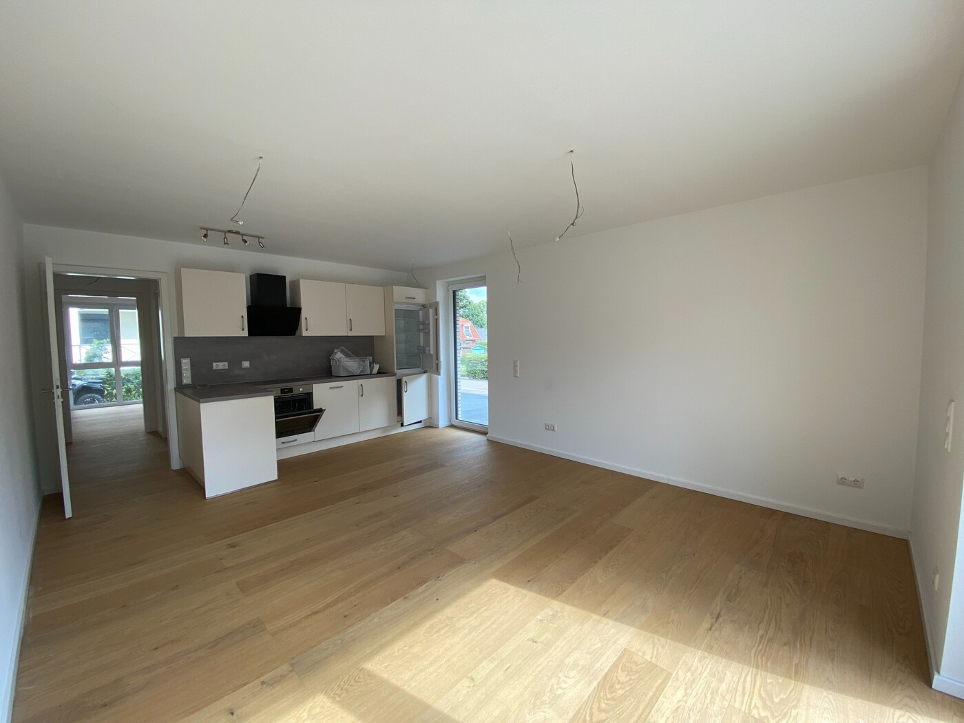 mit moderner Einbauküche