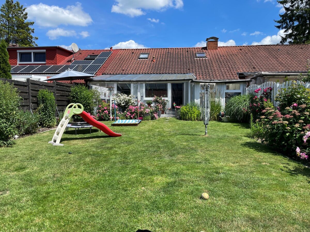 Gartenansicht mit Blick auf das Haus
