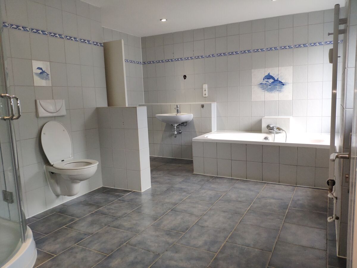 EG Tageslichtbad mit Badewanne