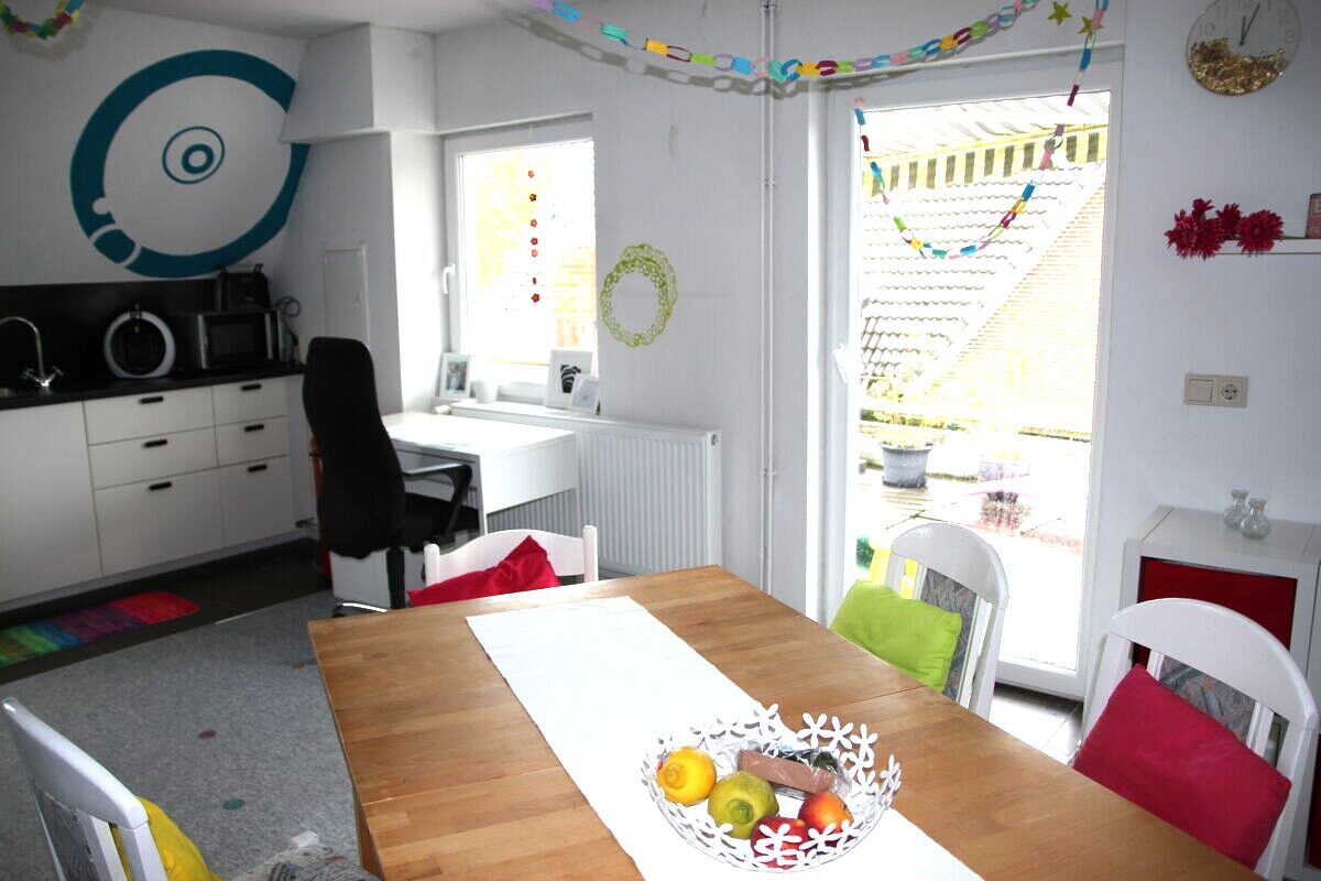 OG Wohn- und Essbereich mit Zugang zur Terrasse