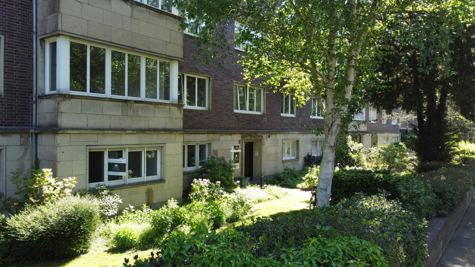 Über den Dächen der Bismarckstrasse - Charmante Dachgeschosswohnung mit Blick ins Grüne