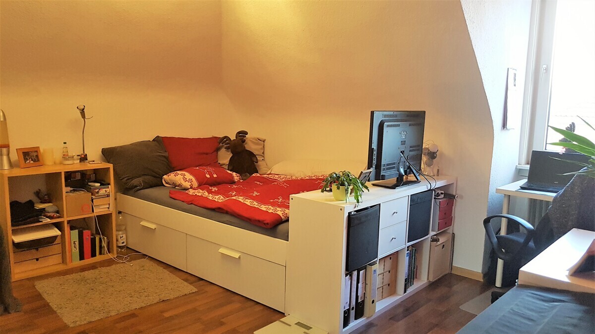 Zentral gelegene, zwei Zimmer Dachgeschosswohnung in Gießen - Photo 2