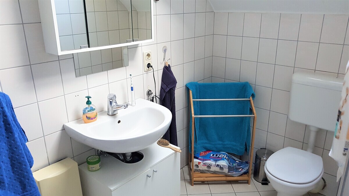 Zentral gelegene, zwei Zimmer Dachgeschosswohnung in Gießen - Photo 3