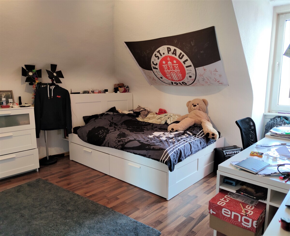 Zentral gelegene, zwei Zimmer Dachgeschosswohnung in Gießen - Photo 1
