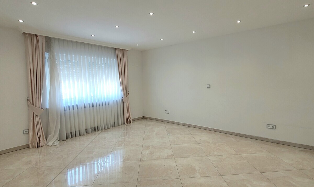 Schöne, geräumige 3 Zi.-Wohnung mit Balkon in Pohlheim! - Photo 4