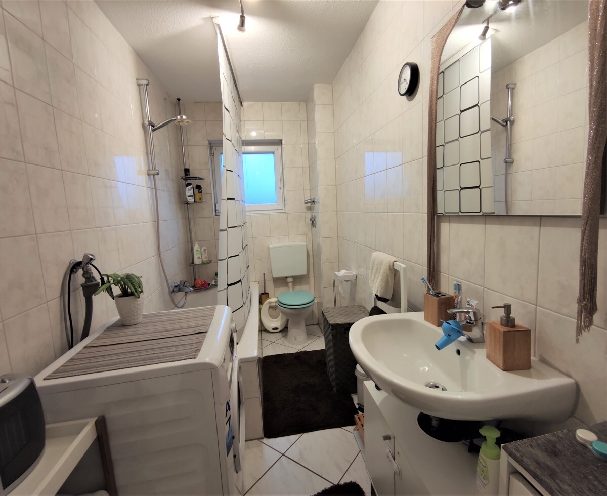 Schöne, geräumige 3 Zi.-Wohnung mit Balkon in Pohlheim! - Photo 2