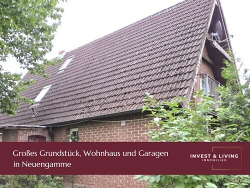 Wohnhaus und Garagen