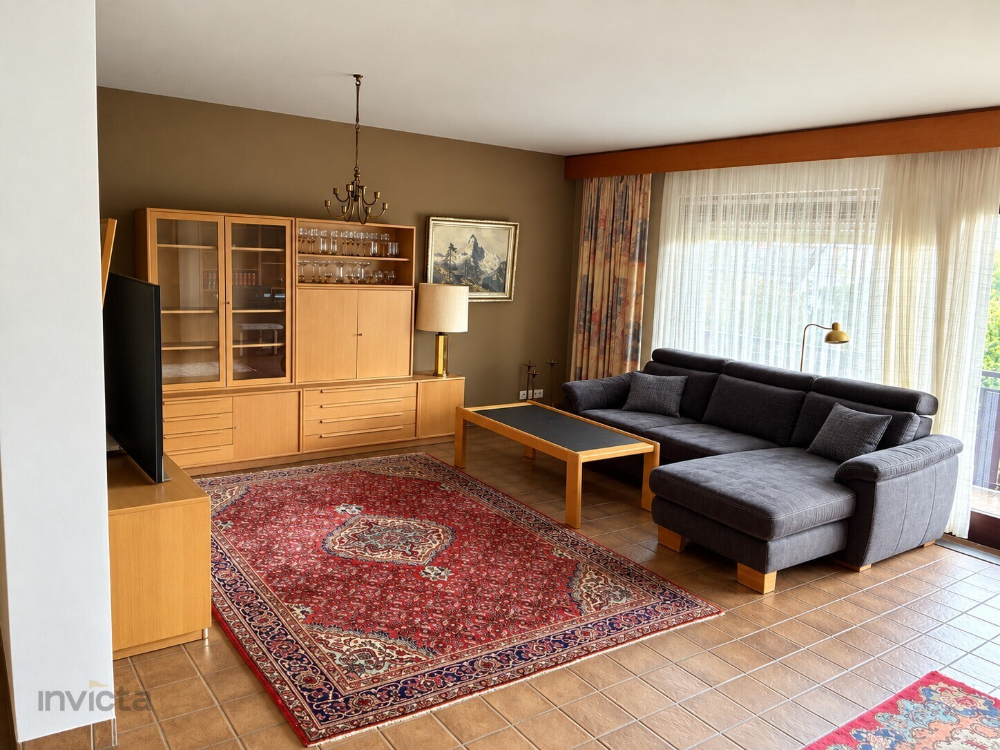 02_Wohnzimmer_EG-KI aufgeräumt