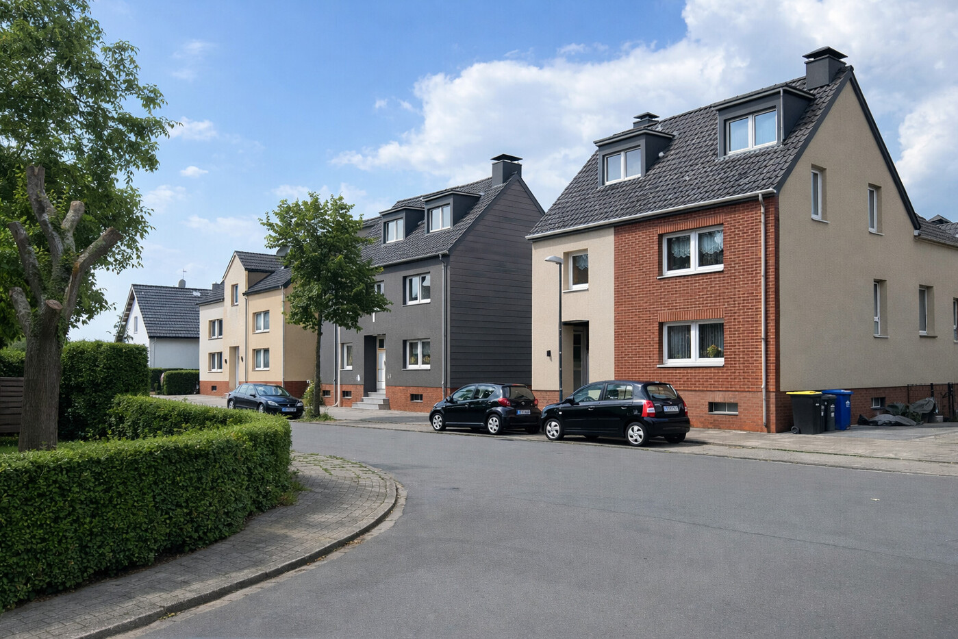 Strassenansicht rechts (KI generiert)