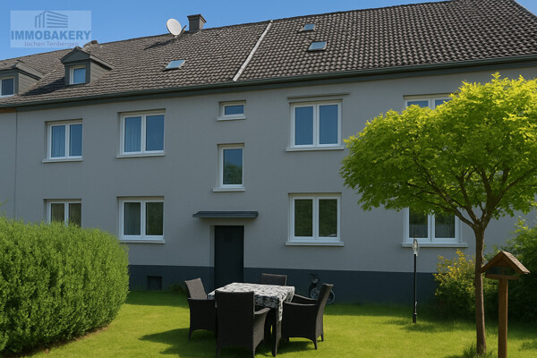 Hinterhof mit gepflegtem Garten (1)