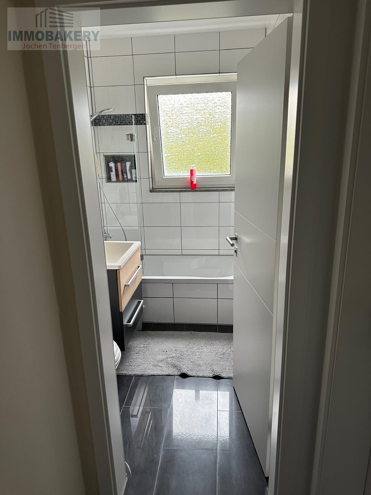 Badezimmer 1 mit Badewanne