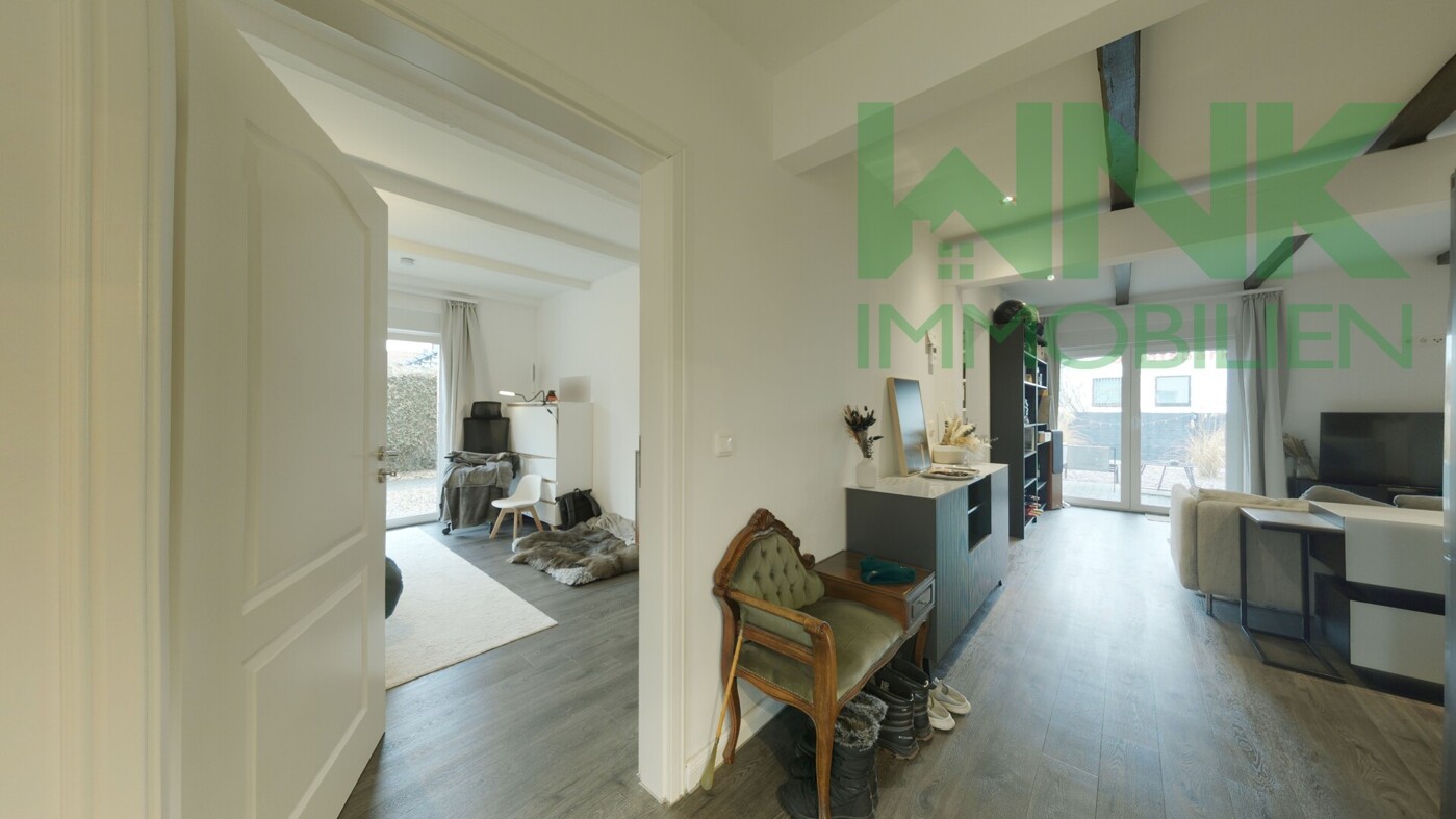 Flur mit Blick ins Schlafzimmer