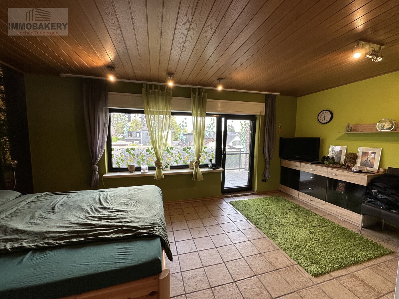 Schlafzimmer 1. OG links2
