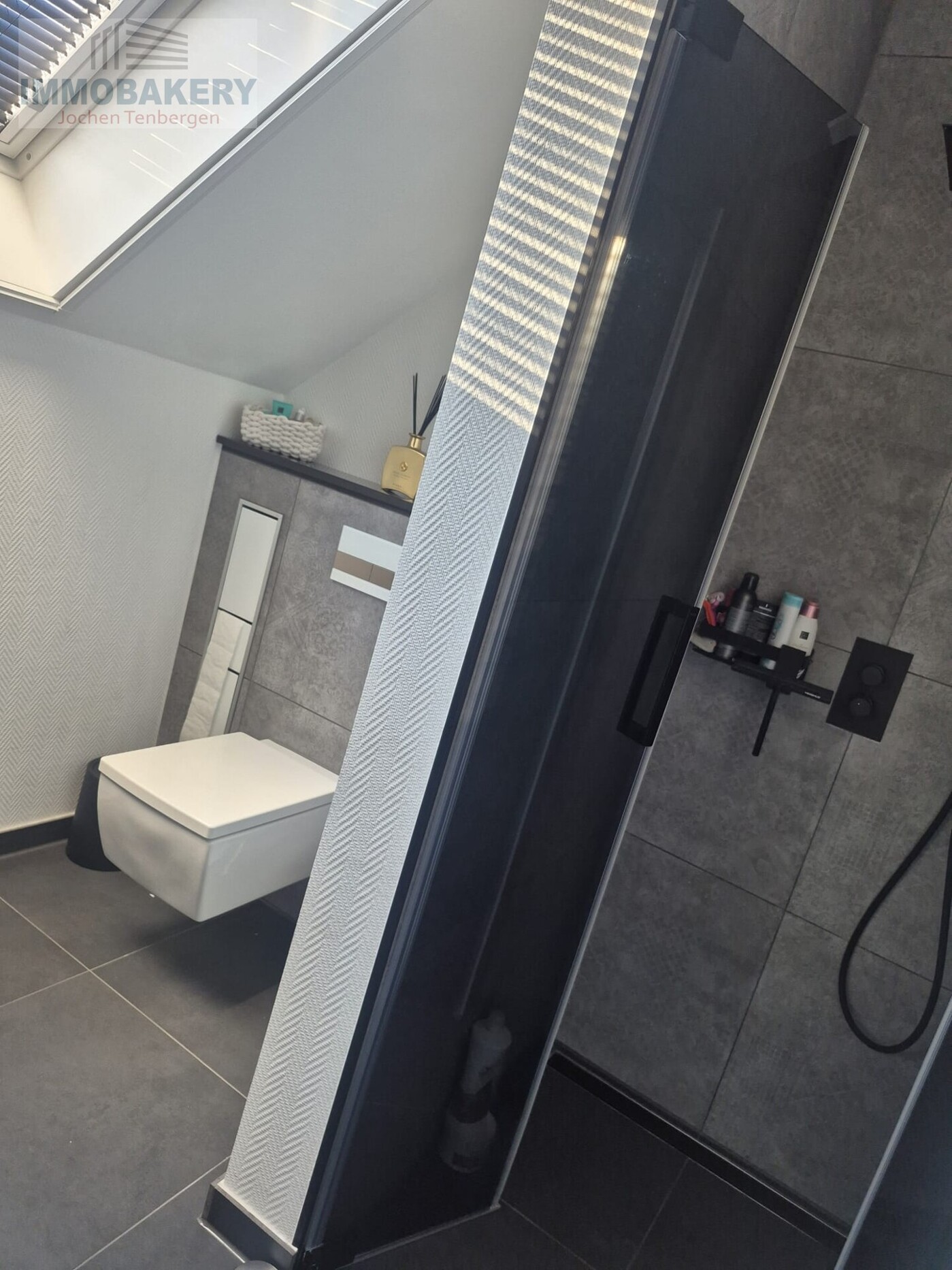 2. Badezimmer mit Dusche OG 