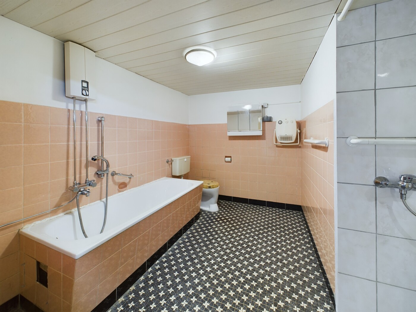 Badezimmer im Erdgeschoss