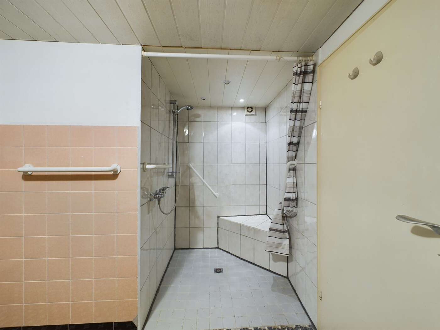 Badezimmer im Erdgeschoss