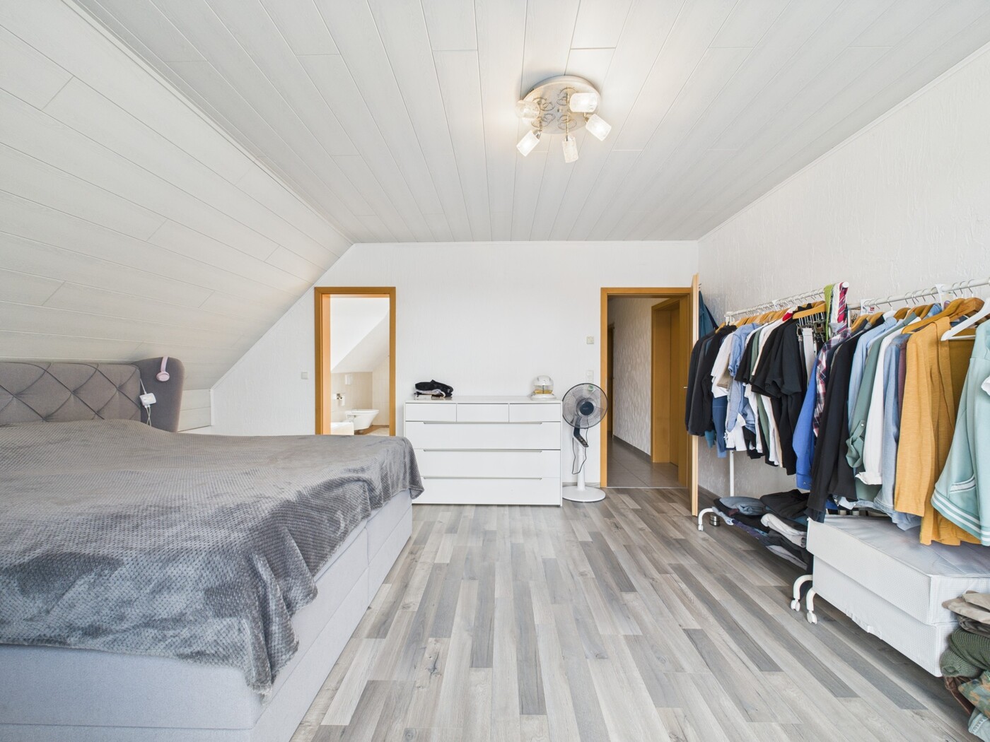 Schlafzimmer 1 DG
