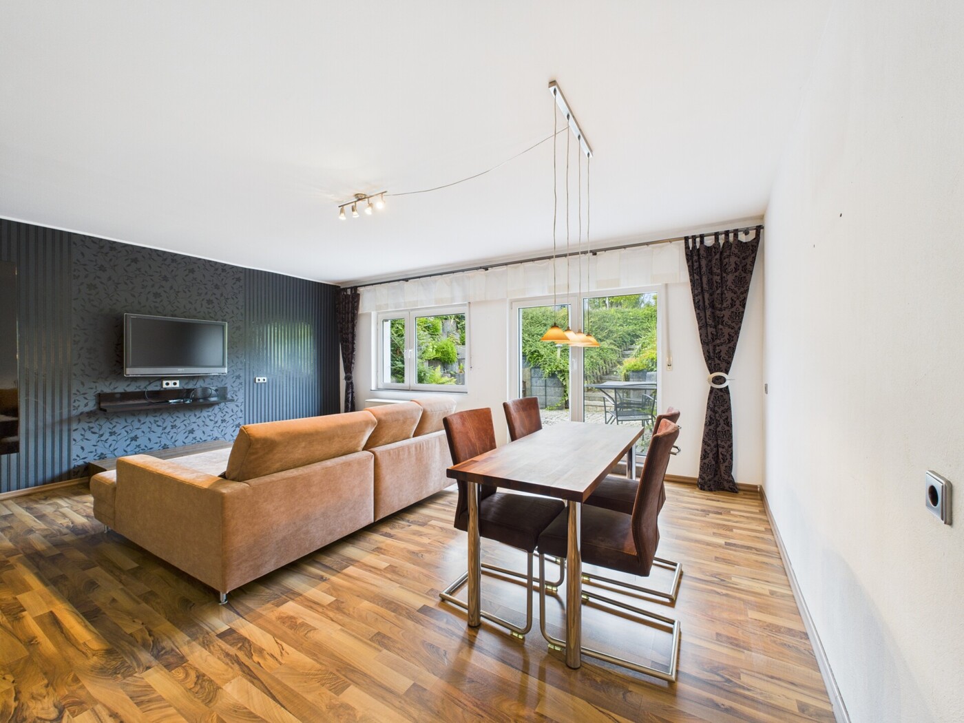 Wohn-/ Esszimmer ELW