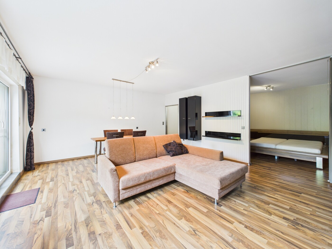 Wohn-/ Esszimmer ELW