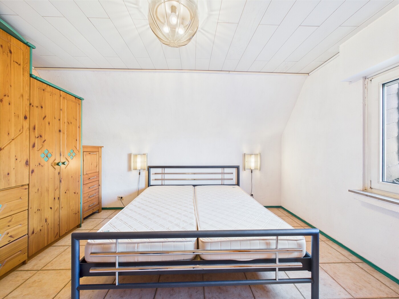 Schlafzimmer DG