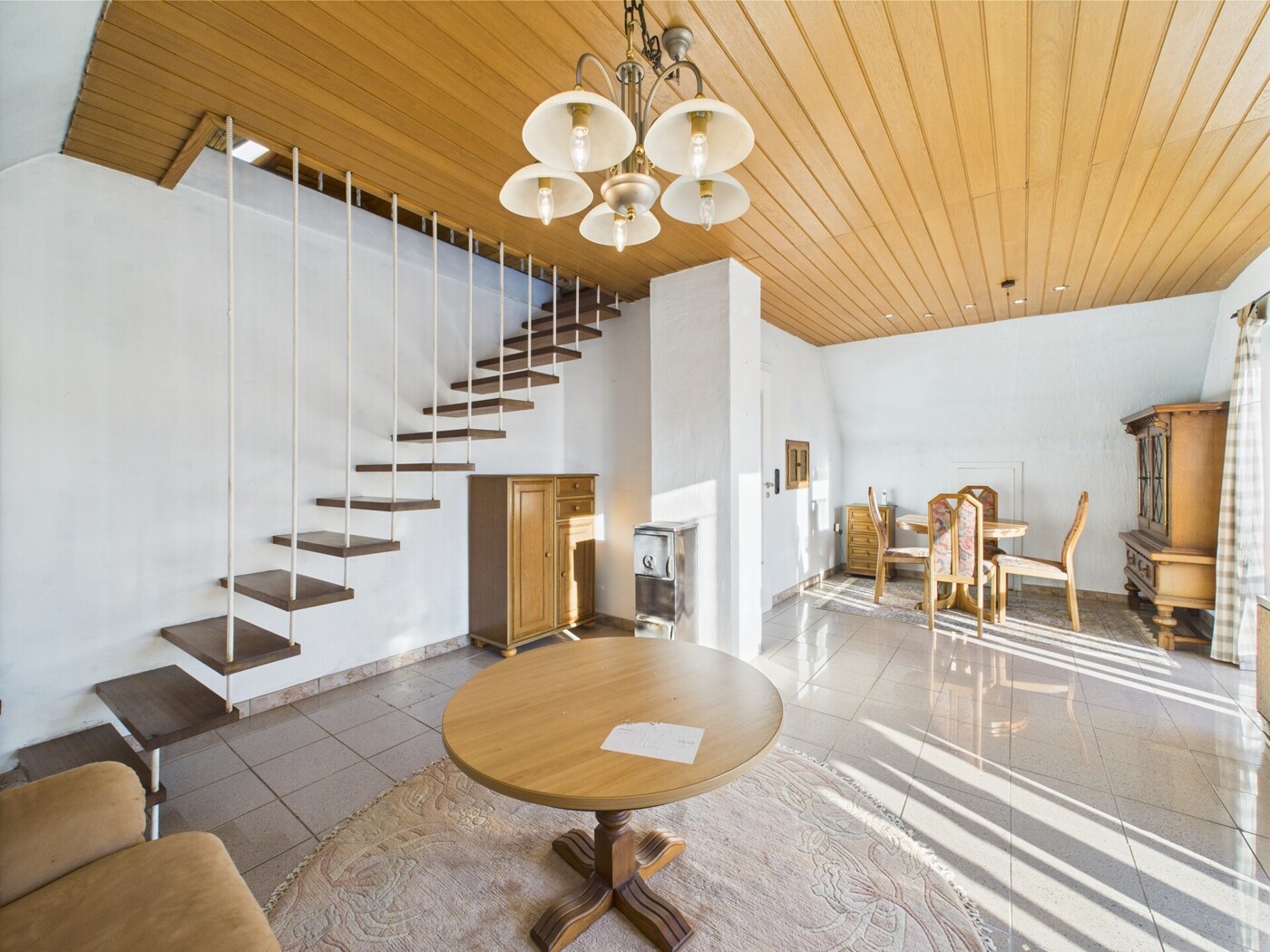 Wohn-/ Esszimmer DG