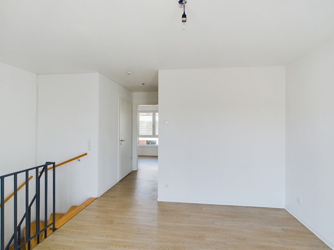 Offener Arbeitsbereich und Flur 2.OG