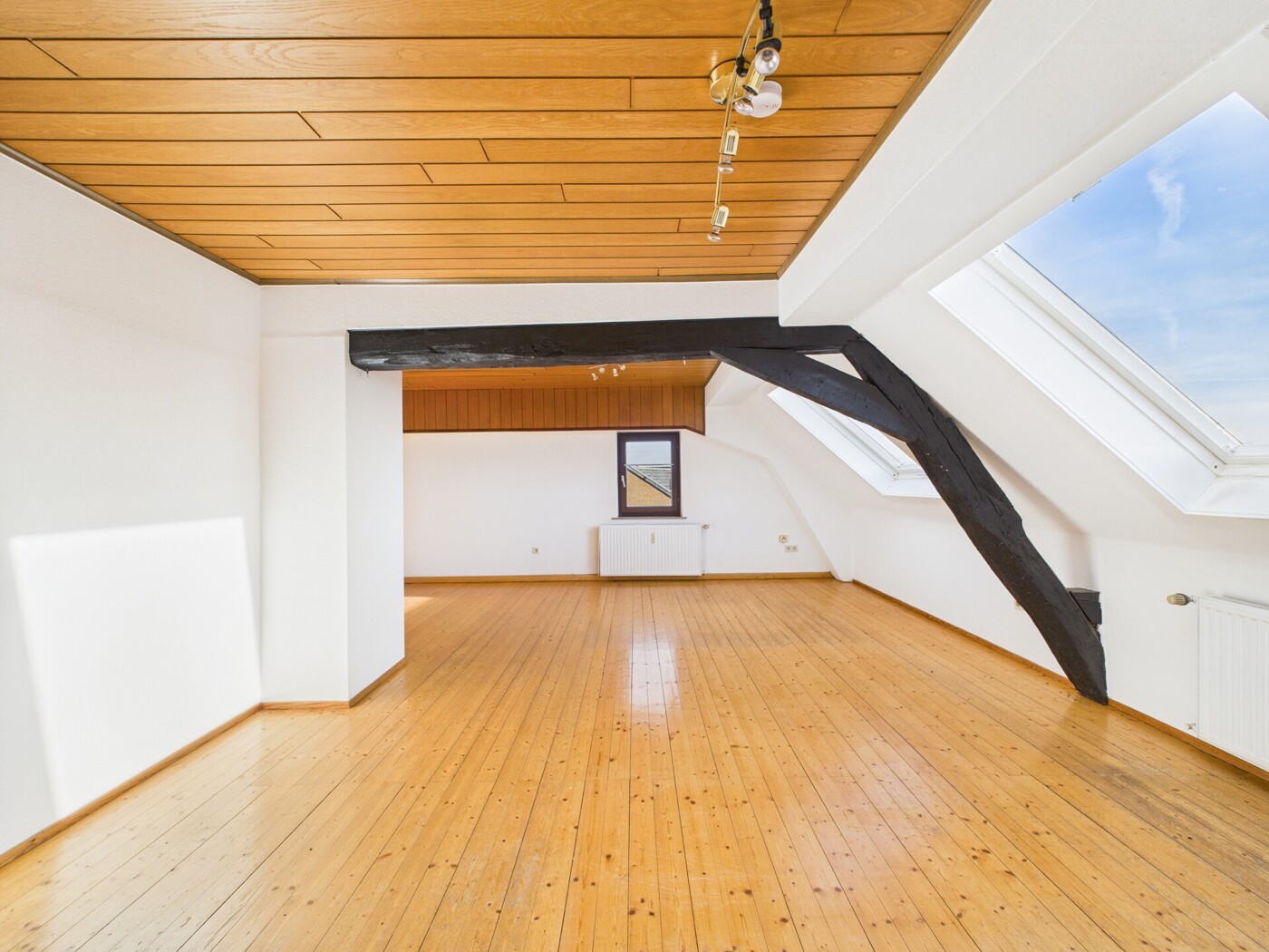 Wohn-/ & Esszimmer Whg. DG