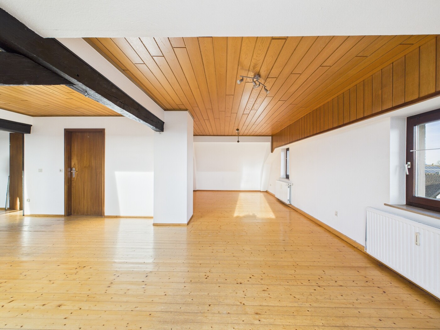 Wohn-/ & Esszimmer Whg. DG