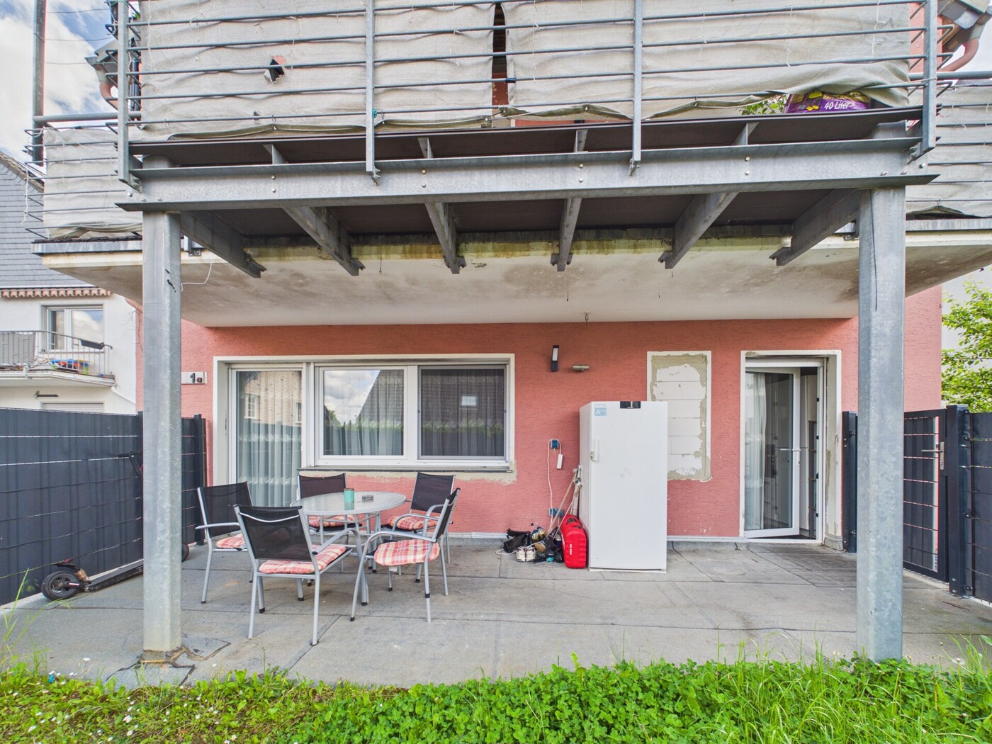 Terrasse mit Grünfläche