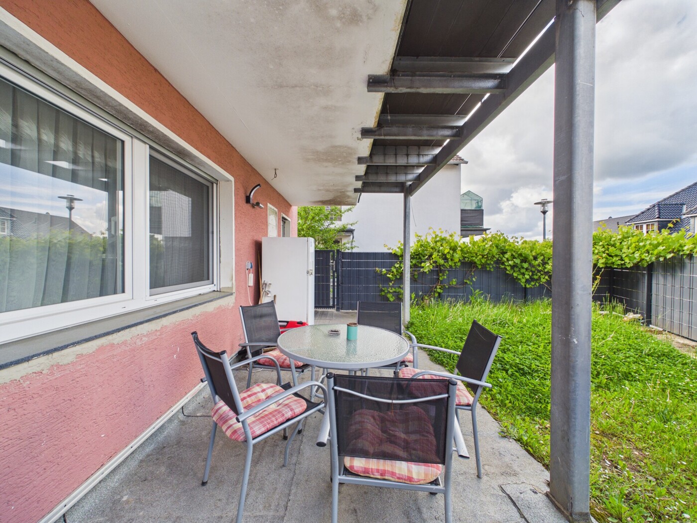 Terrasse mit Grünfläche