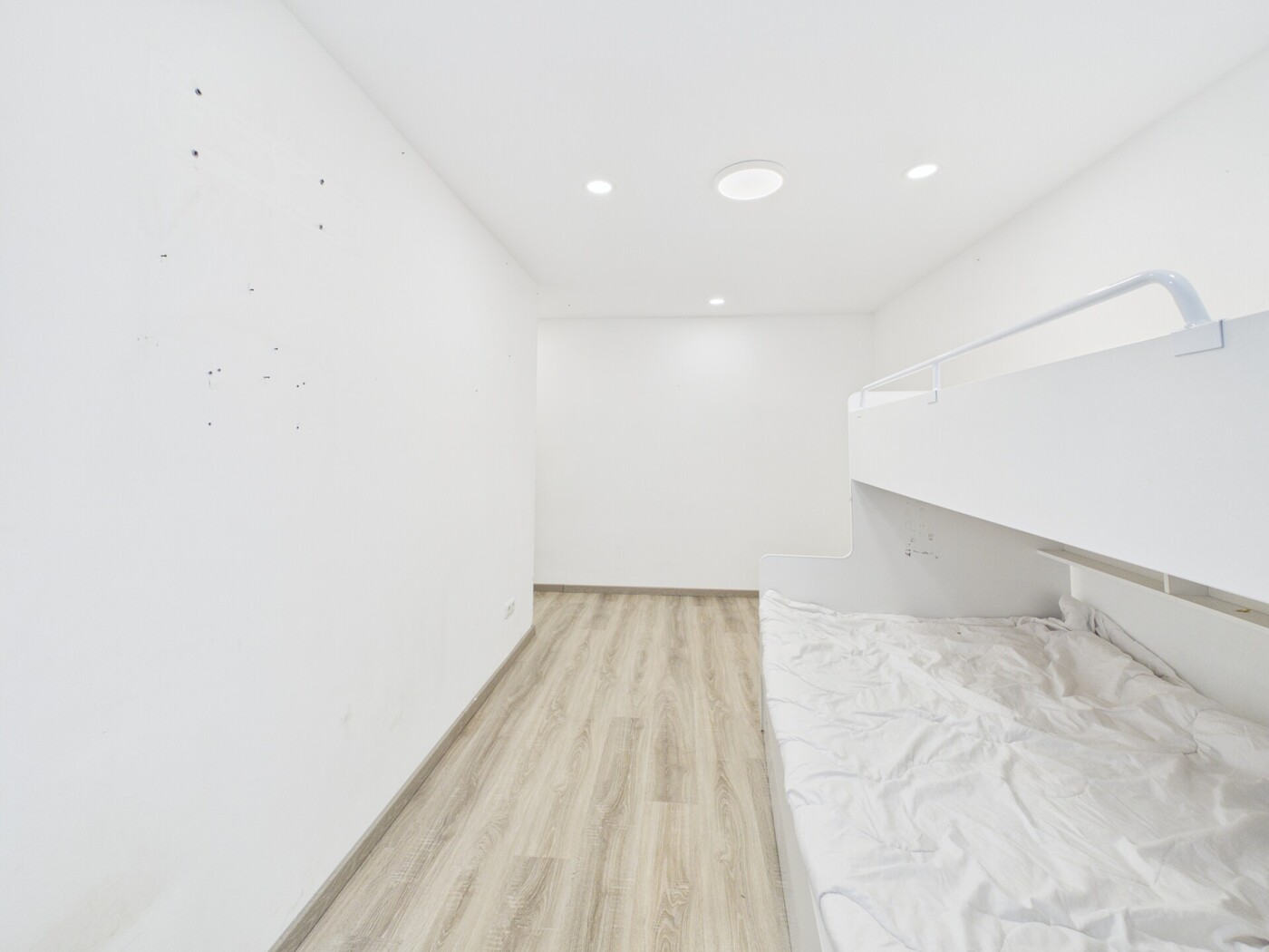 Schlafzimmer links