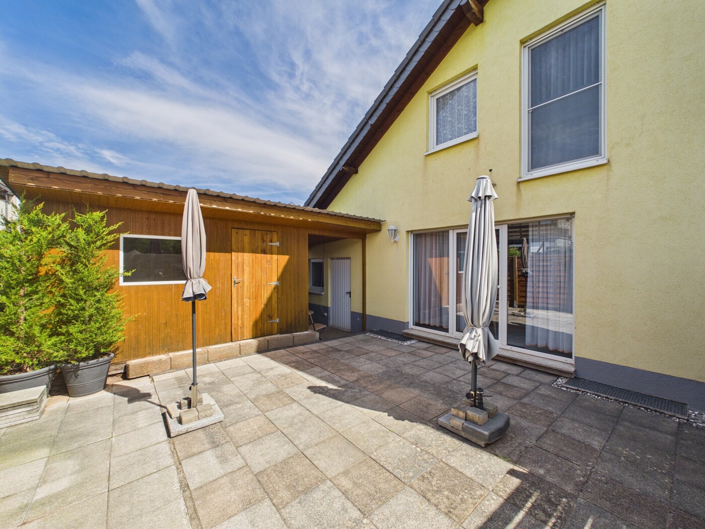 Terrasse & Rückansicht 
