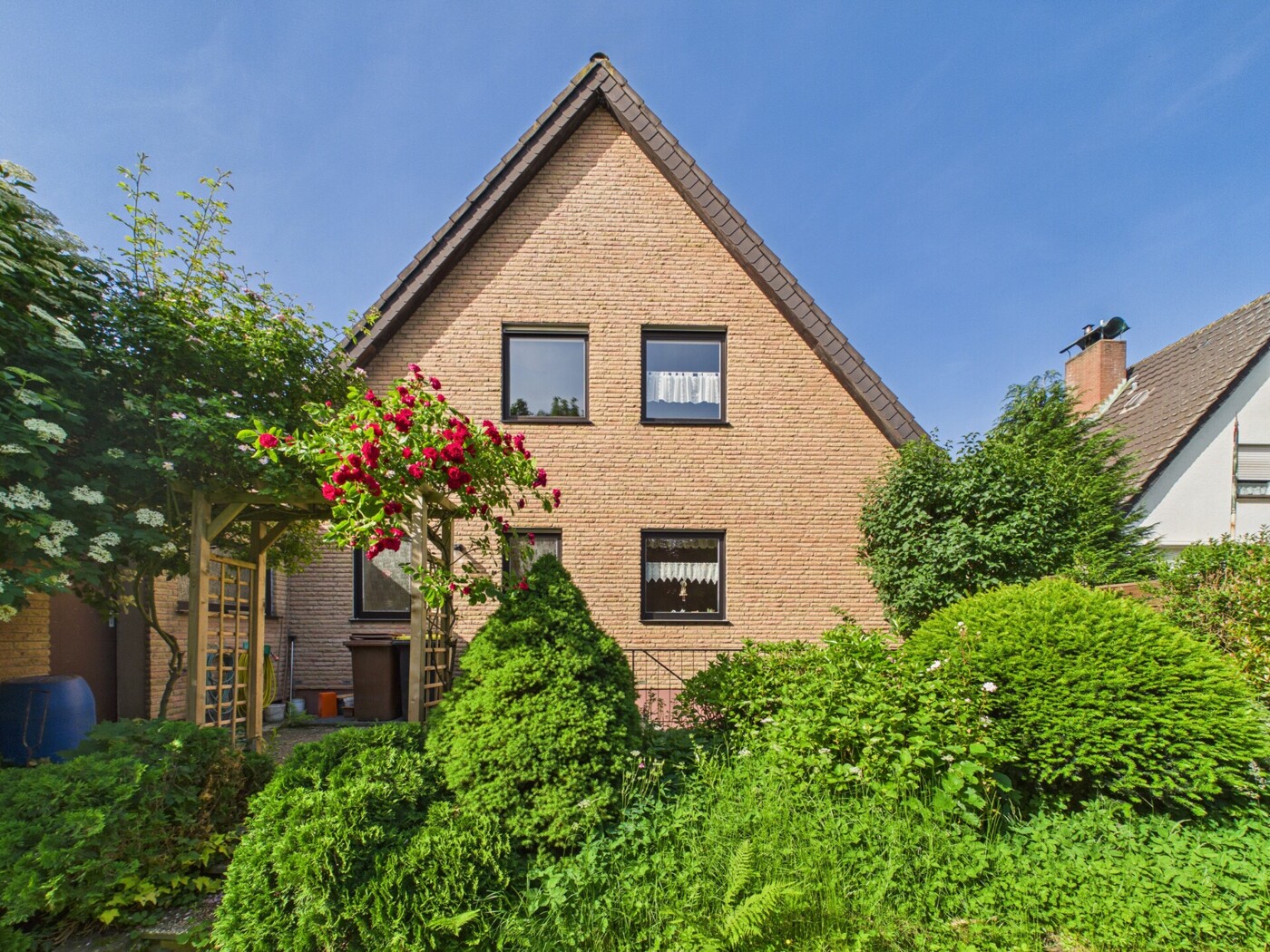 Hausansicht Garten