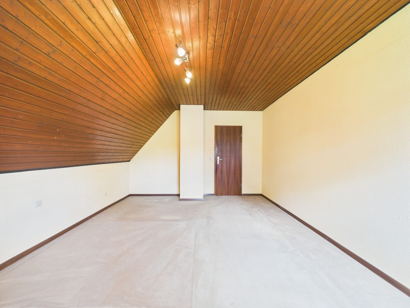 Schlafzimmer 1 DG