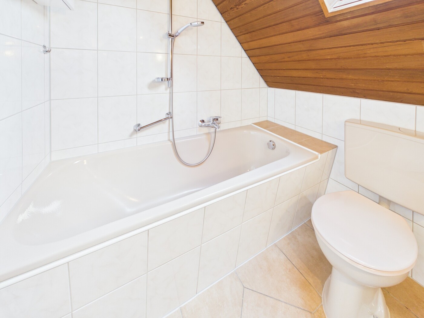 Badezimmer 1 DG