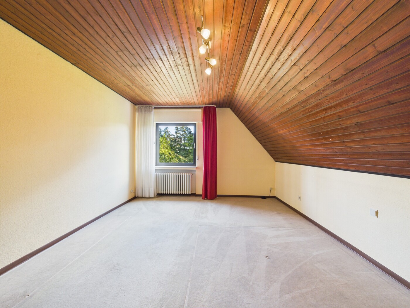Schlafzimmer 1 DG