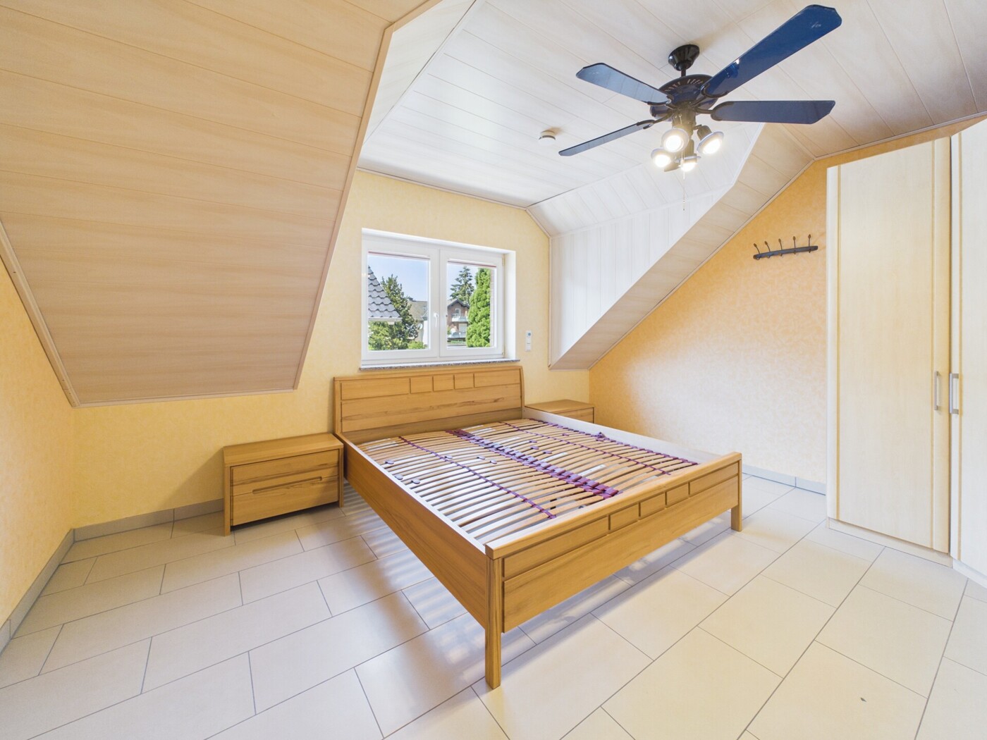 Schlafzimmer 1 DG