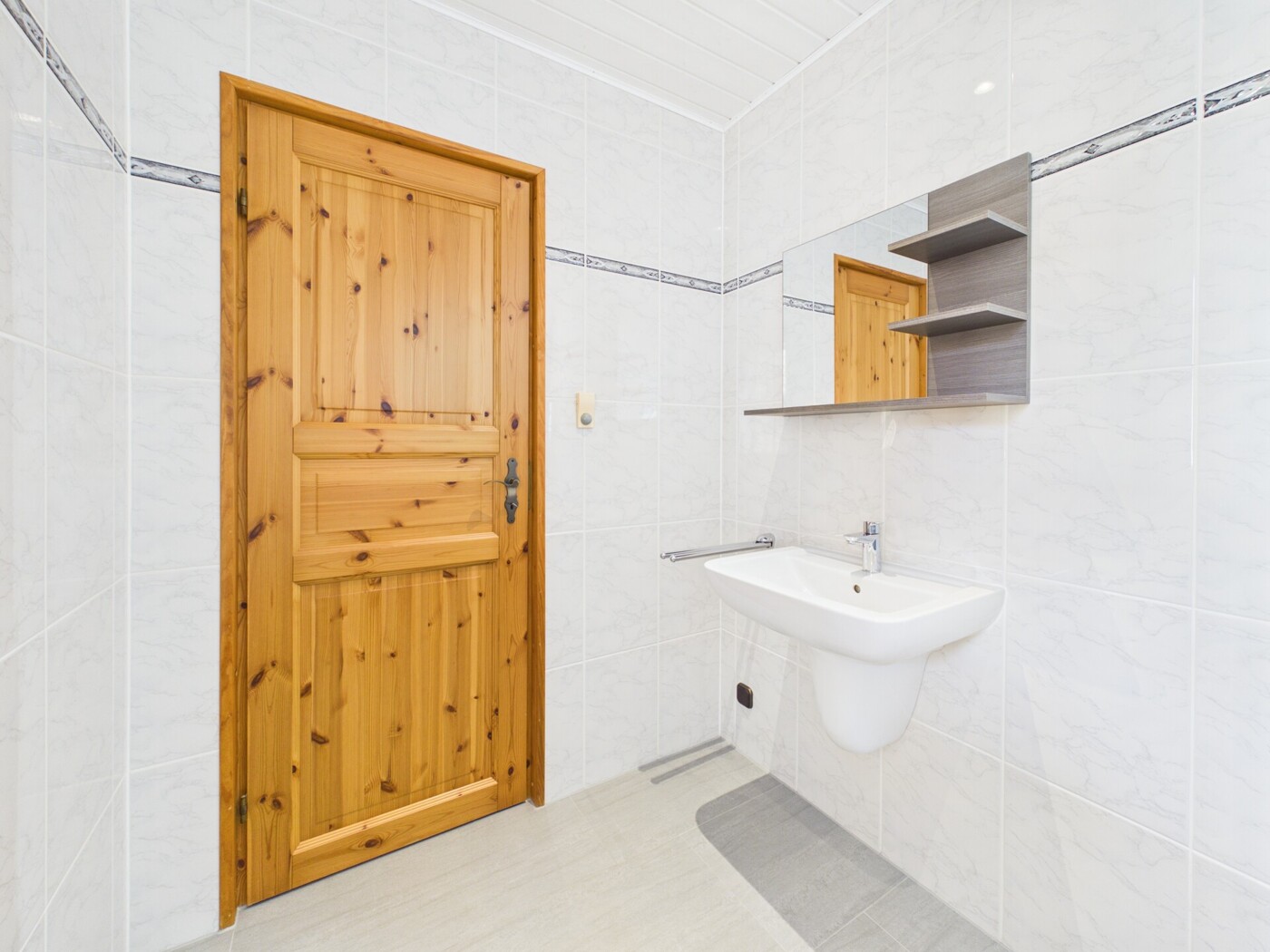 Badezimmer 1 ELW