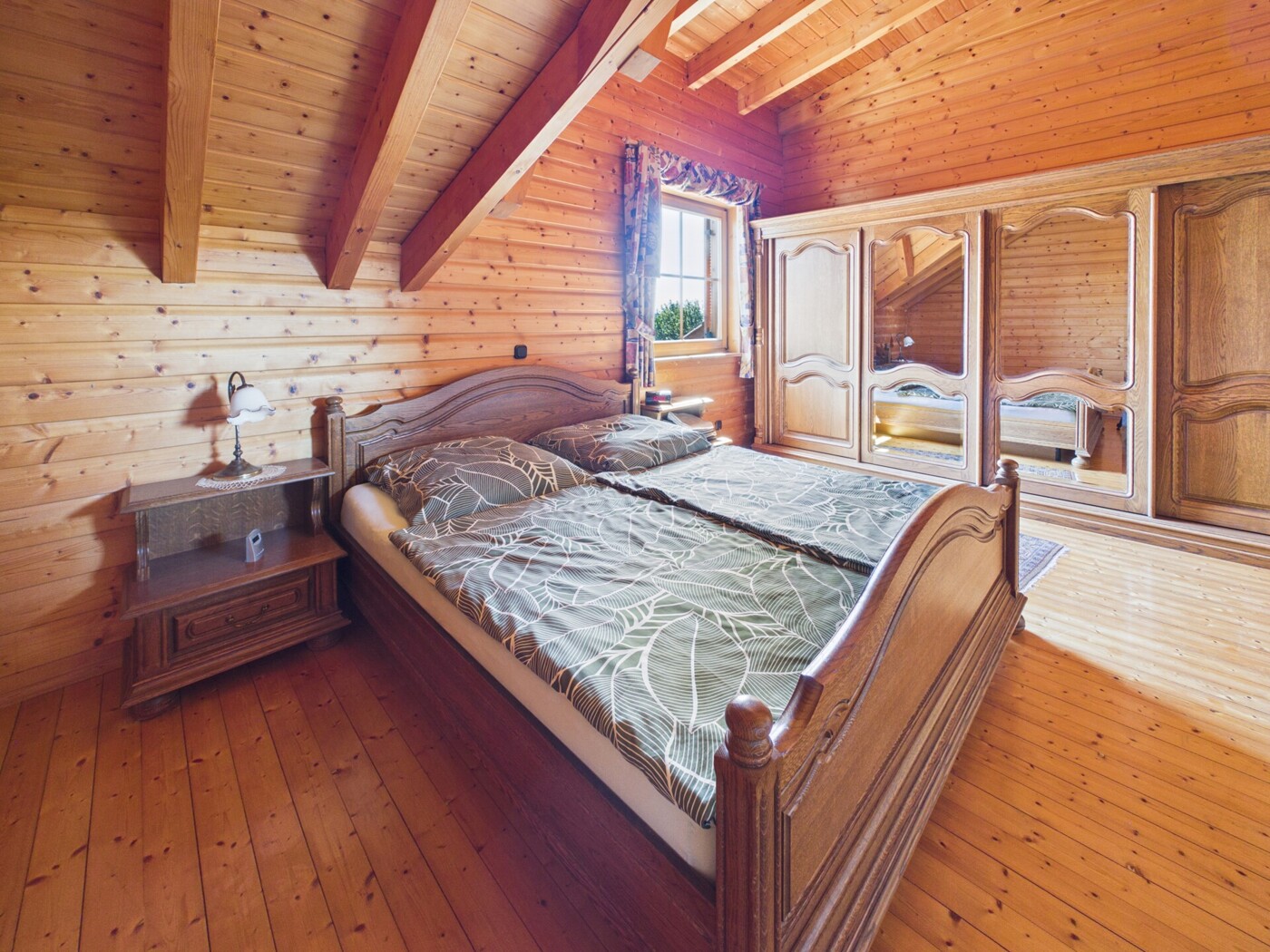 Schlafzimmer 1 DG Haupthaus