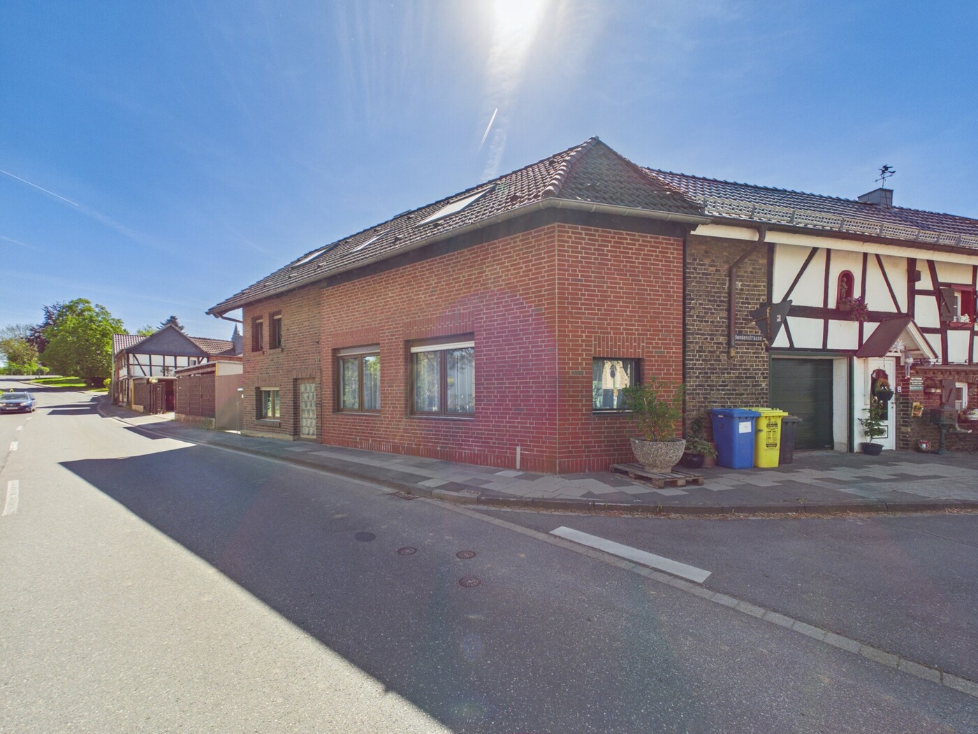Straßenansicht