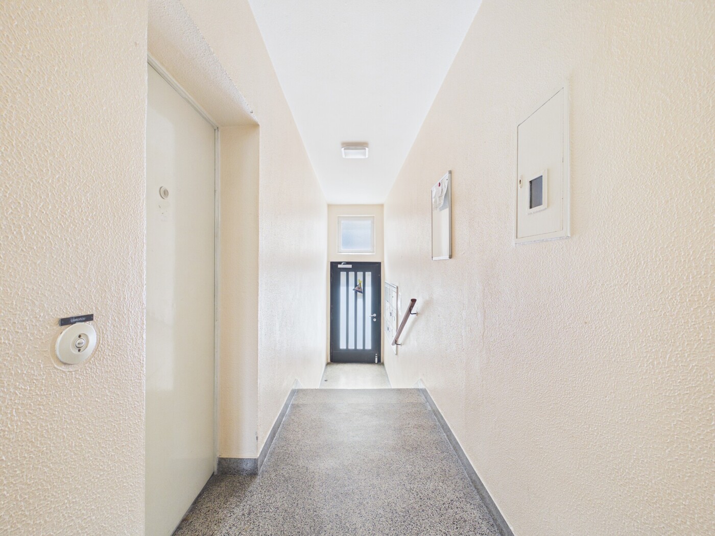 Hauseingang - Treppenhaus