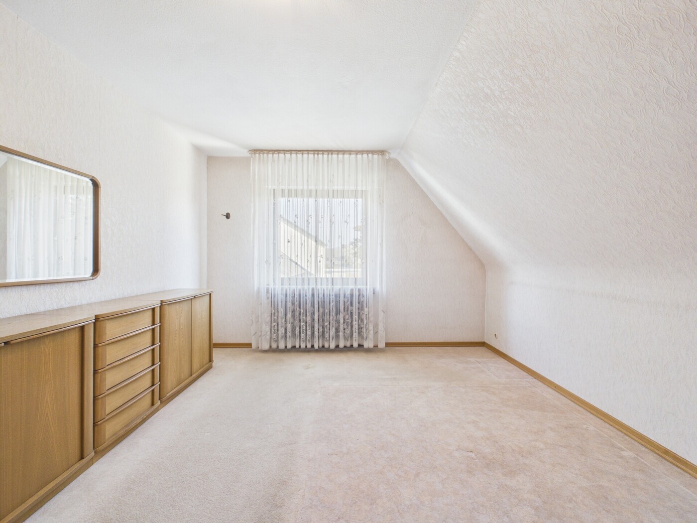 Schlafzimmer 1 DG