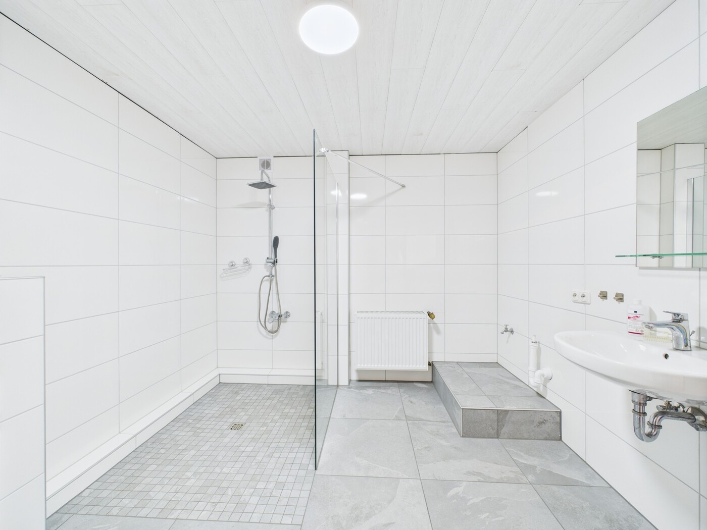 Badezimmer EG