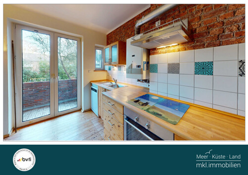 Küche mit Blick zum Balkon