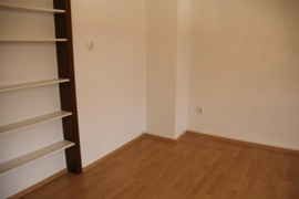 Arbeitszimmer mit Einbauschrank