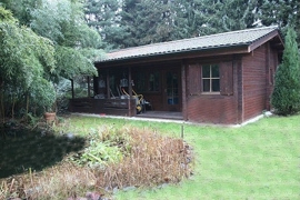 Blockhaus mit Teichanlage