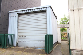 Garage mit Zugang in den Garten