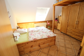 Schlafzimmer DG