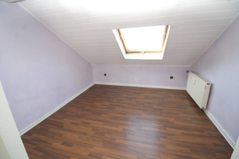  Schlafzimmer links