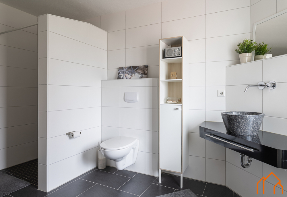 Gästehaus - Badezimmer mit Dusche